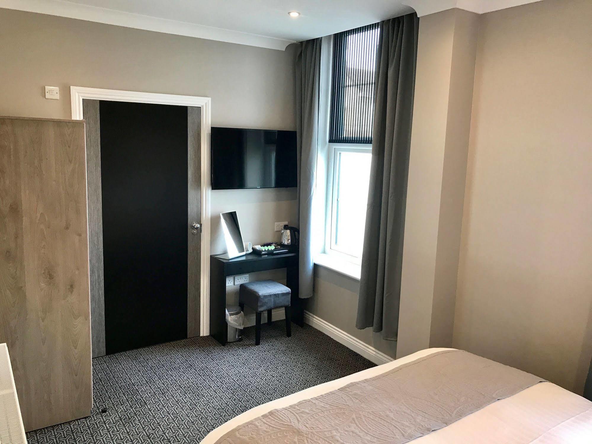 The Raven Hotel Corby Ngoại thất bức ảnh