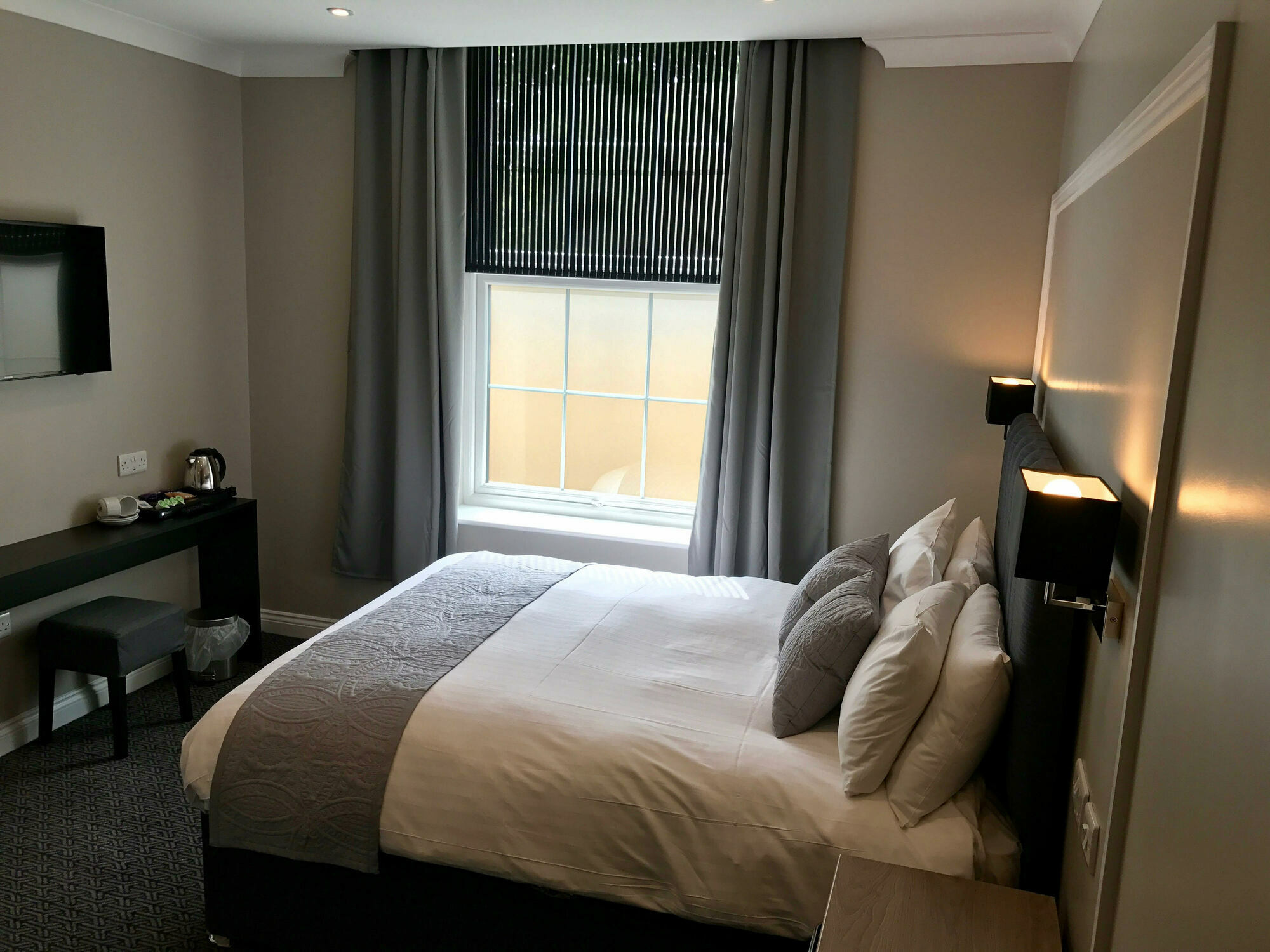 The Raven Hotel Corby Ngoại thất bức ảnh